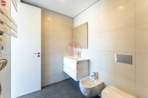 T2 Penthouse Rooftop c/ 2 lugares de garagem na Maia