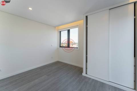 T2 Penthouse Rooftop c/ 2 lugares de garagem na Maia