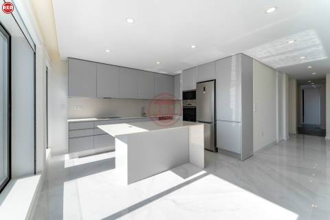 T2 Penthouse Rooftop c/ 2 lugares de garagem na Maia