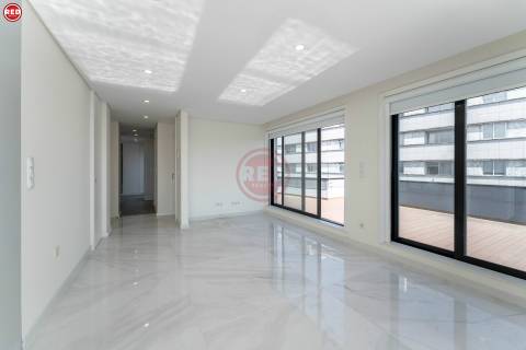 T2 Penthouse Rooftop c/ 2 lugares de garagem na Maia
