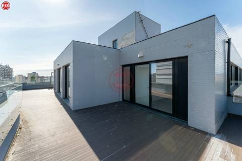 T2 Penthouse Rooftop c/ 2 lugares de garagem na Maia