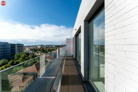 T2 Penthouse Rooftop c/ 2 lugares de garagem na Maia