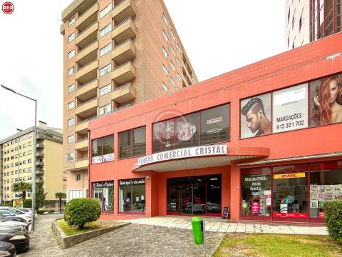 Escritório c/ 80m2 para arrendamento na zona da Barrosa