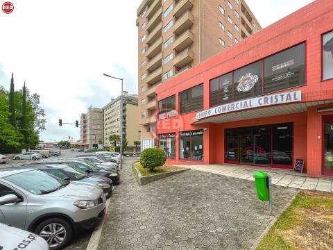 Escritório c/ 80m2 para arrendamento na zona da Barrosa