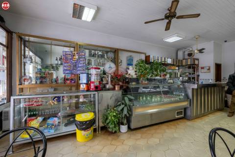 Confeitaria para trespasse em Santo Ovídio