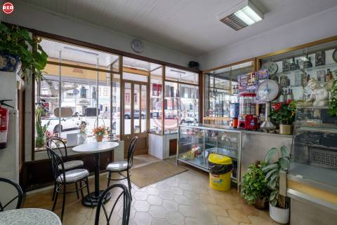 Confeitaria para trespasse em Santo Ovídio