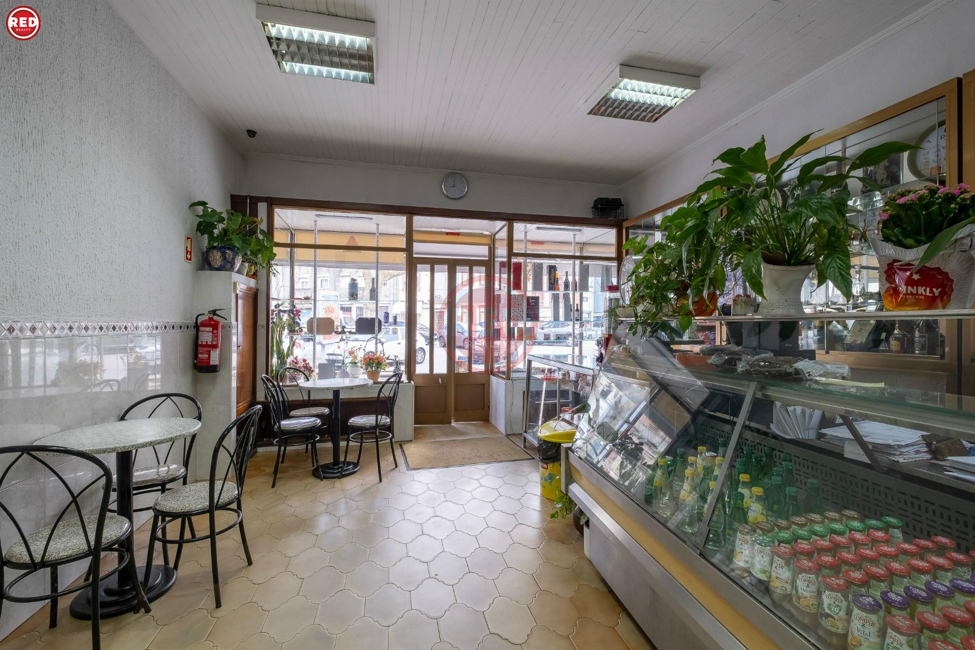Confeitaria para trespasse em Santo Ovídio