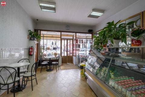 Confeitaria para trespasse em Santo Ovídio