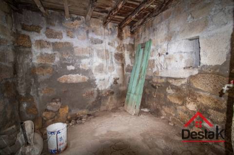 Moradia V2, Crescido Fataunços, Vouzela