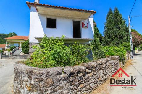 Moradia V2 localizada em Várzea, São Pedro do Sul