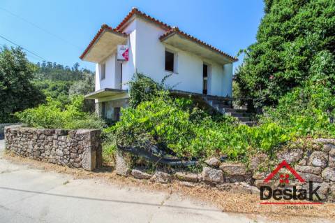 Moradia V2 localizada em Várzea, São Pedro do Sul