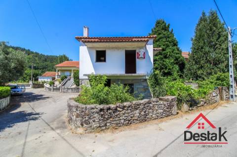 Moradia V2 localizada em Várzea, São Pedro do Sul