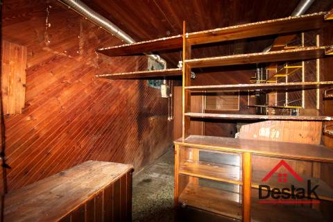 Prédio para remodelar sito no centro da acidade de São Pedro do Sul