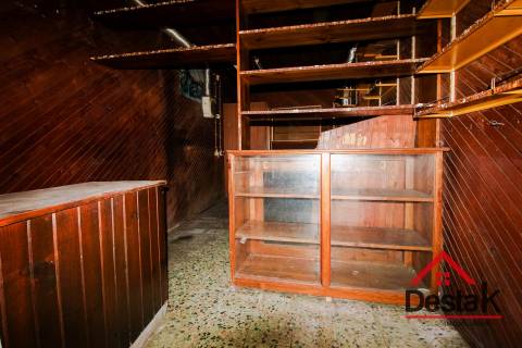 Prédio para remodelar sito no centro da acidade de São Pedro do Sul