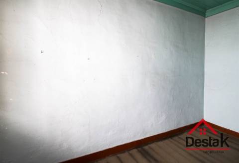 Prédio para remodelar sito no centro da acidade de São Pedro do Sul