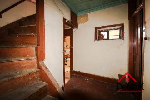 Prédio para remodelar sito no centro da acidade de São Pedro do Sul