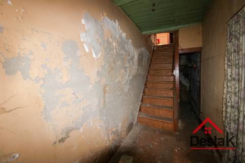 Prédio para remodelar sito no centro da acidade de São Pedro do Sul