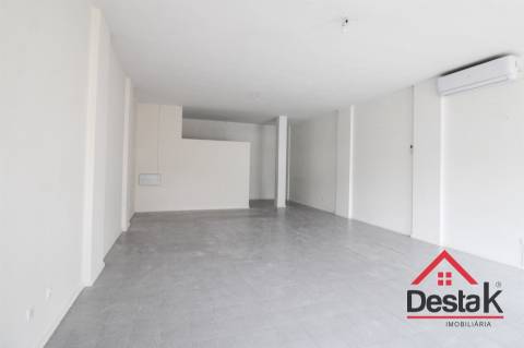 Loja para venda no centro de São Pedro do Sul