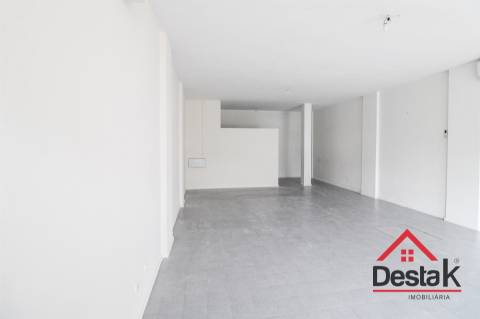 Loja para venda no centro de São Pedro do Sul