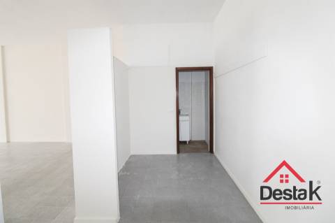 Loja para venda no centro de São Pedro do Sul