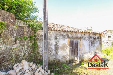 Moradia para restaurar nas Benfeitas Oliveira de Frades