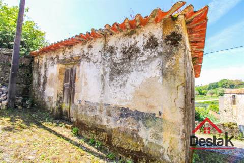 Moradia para restaurar nas Benfeitas Oliveira de Frades