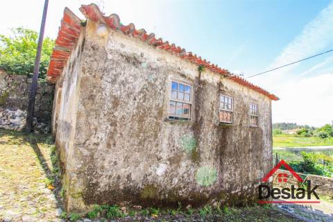 Moradia para restaurar nas Benfeitas Oliveira de Frades