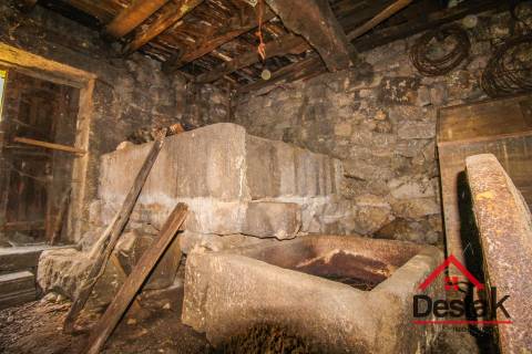 Moradia para restaurar nas Benfeitas Oliveira de Frades