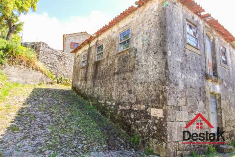 Moradia para restaurar nas Benfeitas Oliveira de Frades