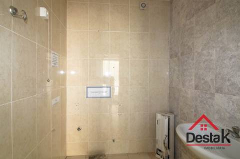 Loja comercial para venda no centro de Oliveira de Frades