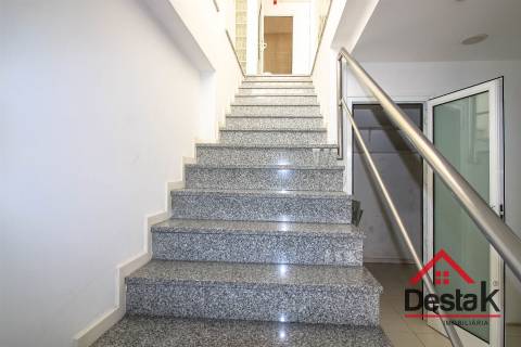 Loja comercial para venda no centro de Oliveira de Frades