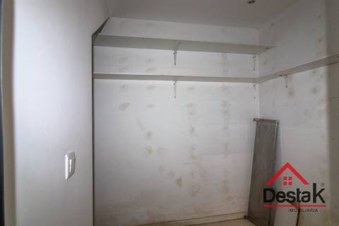 Loja comercial para venda no centro de Oliveira de Frades