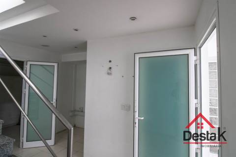 Loja comercial para venda no centro de Oliveira de Frades