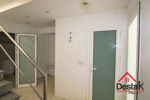 Loja comercial para venda no centro de Oliveira de Frades