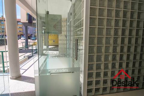 Loja comercial para venda no centro de Oliveira de Frades