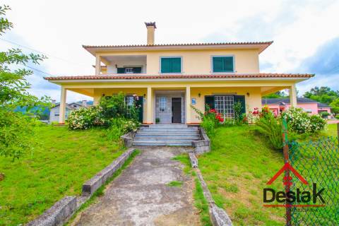 Moradia V5 situada em São Pedro do Sul, Viseu