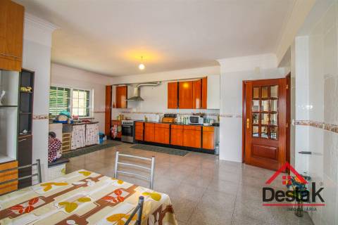 Moradia V5 situada em São Pedro do Sul, Viseu