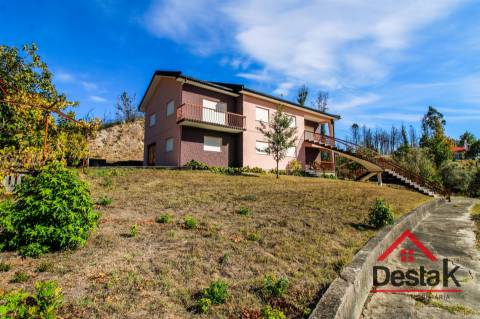 Moradia V5, situada na tranquila aldeia de Amoreira, em Sul