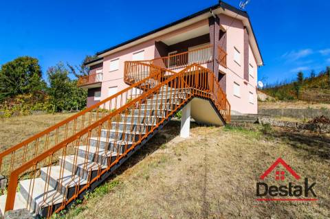 Moradia V5, situada na tranquila aldeia de Amoreira, em Sul