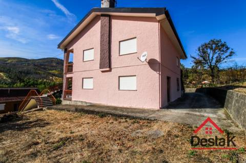 Moradia V5, situada na tranquila aldeia de Amoreira, em Sul