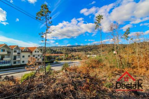 Terreno com viabilidade de construção em São Pedro do Sul