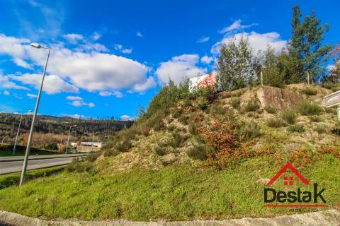 Terreno com viabilidade de construção em São Pedro do Sul