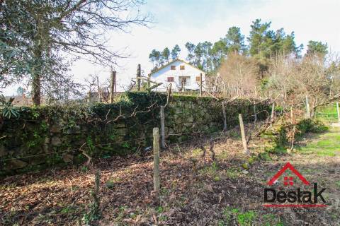 Terreno com uma área de 6000 m², sito às portas das Termas de São Pedro do Sul