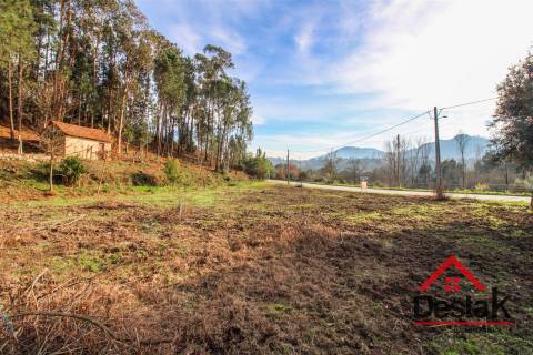 Terreno com uma área de 6000 m², sito às portas das Termas de São Pedro do Sul