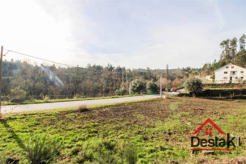 Terreno com uma área de 6000 m², sito às portas das Termas de São Pedro do Sul