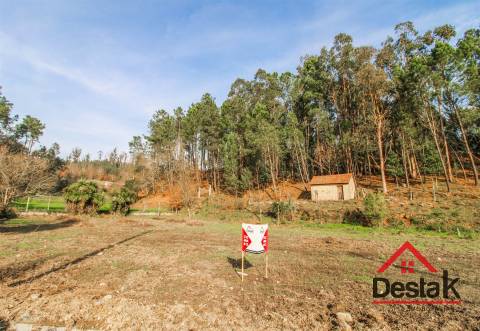 Terreno com uma área de 6000 m², sito às portas das Termas de São Pedro do Sul