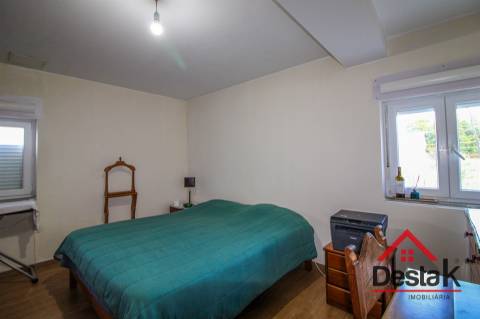 Moradia V2+2  com terreno de 1400 m2 em Moçâmedes, Vouzela