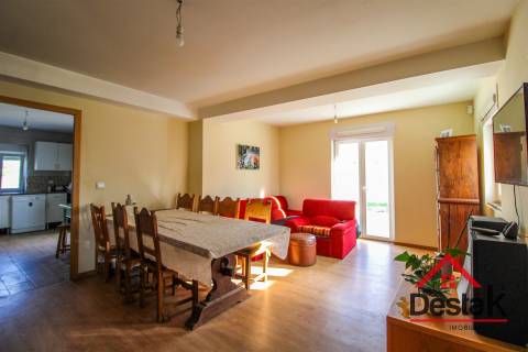 Moradia V2+2  com terreno de 1400 m2 em Moçâmedes, Vouzela