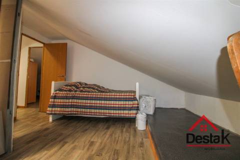 Moradia V2+2  com terreno de 1400 m2 em Moçâmedes, Vouzela