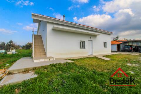 Moradia V2+2  com terreno de 1400 m2 em Moçâmedes, Vouzela